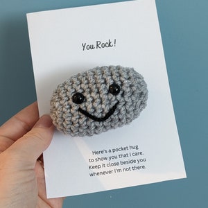 Câlin de poche You Rock, animal de compagnie rock, cadeau positif, musique rock au crochet, art de galets, petit cadeau amusant, tu es mon rocher, carte You Rock, escalade