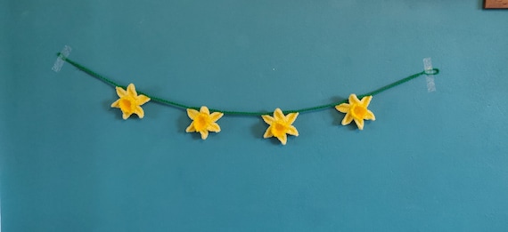 Crochet Yellow Daffodil Garland, Flower Bunting, Spring Bunting, Yellow Flower Garland, Daffodil Gift, Artificial Daffodil Wreath