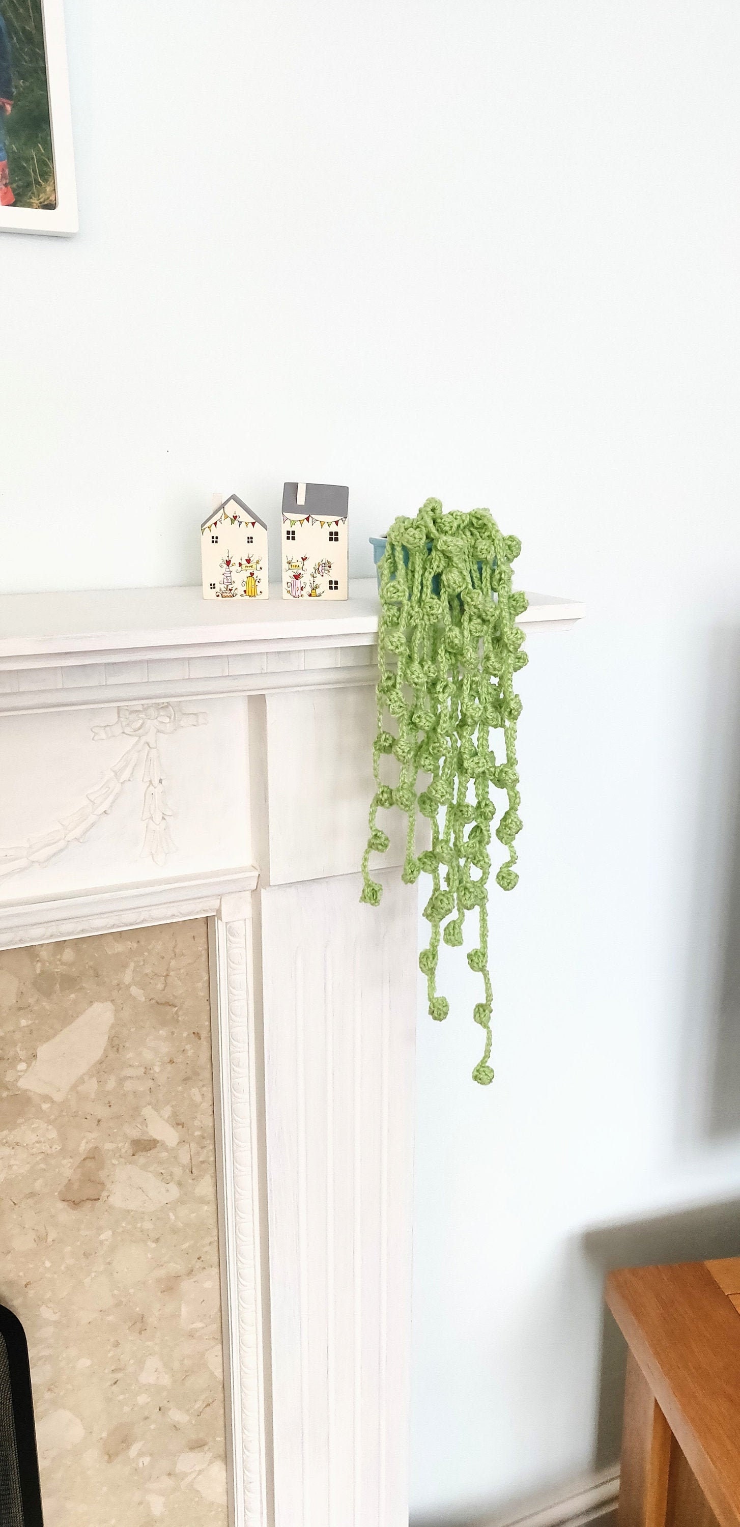 9 String of Pearls Crochet Patterns for Hanging Plants, Mini Pots, and Car Charms 5 Crochet String of Pearl Plant