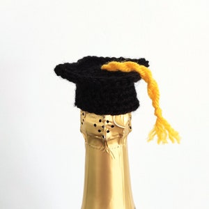Graduation Cap Bottle Topper, Graduation Gift, Crochet Mortarboard Gift, Graduation Gift for Her, Grad Gift for Him, Grad Card