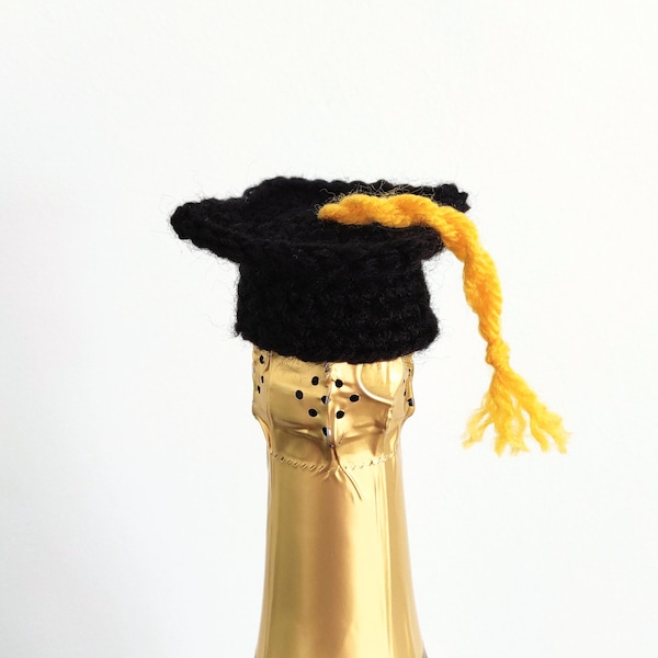 Crochet Graduation Cap Bottle Topper: Mortarboard Gift