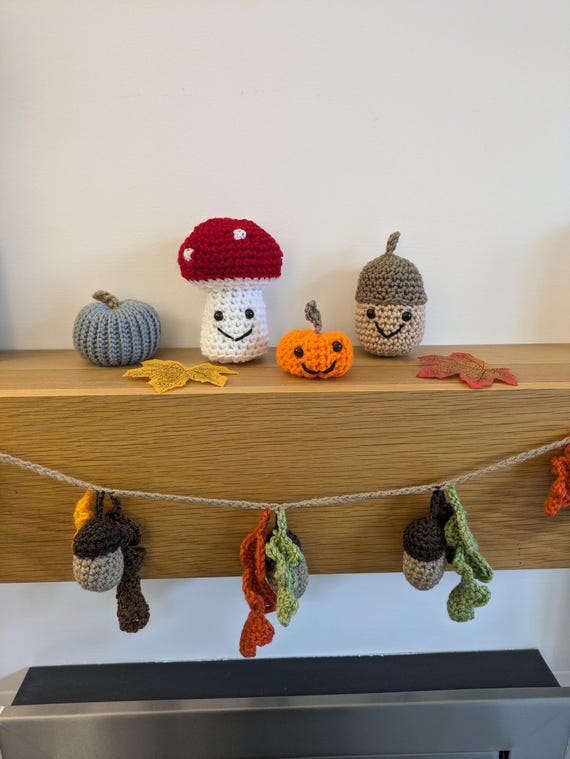 ACTOYS Mini Kürbisse Halloween Deko - 12 Stück Mit Smiley Gesichtern