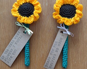 Bouquet di fiori all'uncinetto fatto a mano: regalo di rose di giglio lavorate a maglia per lei, regalo di condoglianze, regalo di ringraziamento, arredamento per la casa rosa, giallo e blu