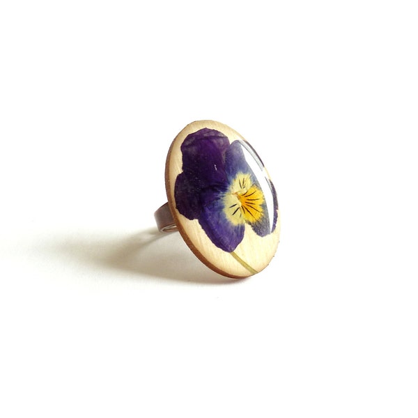 Real pansy ring, pressed pansy ring, dried real pansy resin ring, real pansy jewelry, real flower ring, real pansy on wood ring, eco ring