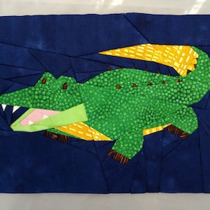 Motivo per quilt a coccodrillo in PDF, modello per la creazione della carta per basi 10 pollici x 7 pollici, alligatore fpp, disegno di animali, progetto di cucito fai da te