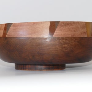 Ciotola di legno unica, ciotola di legno personalizzata, ciotola decorativa rotonda, ciotola di frutta, piatto da portata rustico, stoviglie fatte a mano, regalo per la casa
