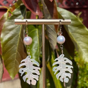 Monstera and Edison Pearl Earrings