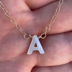 Perlmutt Initial Kette
