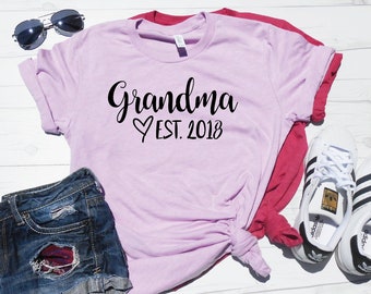 Grandma Est 2024 Shirt - Grandma Est T-Shirt - Custom Grandma Tee - Cute Grandma Gift - Grandmother Shirt - Grandma Pregnancy Reveal Shirt