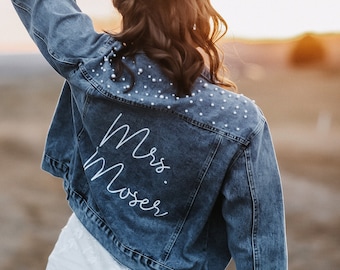 Señora chaqueta, chaqueta de jean de novia, chaqueta de mezclilla de la señora, chaqueta de jean personalizada, regalo de despedida de soltera, idea de apoyo de la foto, chaqueta de la señora perla, novia para ser regalo