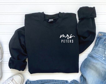 Mrs Sweatshirt, Wedding Gift, Honeymoon Sweatshirt, Mrs Last Name, Custom Mrs Sweatshirt, Mrs Shirt, Mrs Sweater, Cute Pocket Print Mrs