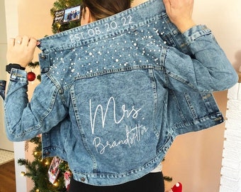 Mrs Last Name Pearl Jean Jacket, Bride Pearl Jean Jacket, Mrs Denim Jacket, Personalized Jean Jacket, Pearl Jacket, Bride Pearl Jacket Gift