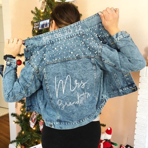 Mrs Last Name Pearl Jean Jacket, Bride Pearl Jean Jacket, Mrs Denim Jacket, Personalized Jean Jacket, Pearl Jacket, Bride Pearl Jacket Gift