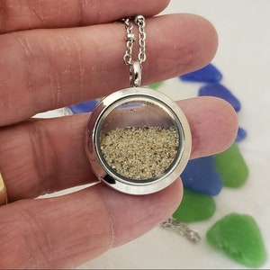 Beach Sand Locket. Destination Wedding Necklace. Beach Wedding Jewelry. Vacation Memory locket. Keepsake Gifts. Vacation Momento Gift 