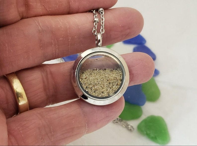 Beach Sand Locket, Destination Wedding Keepsake Necklace, Honeymoon locket, Beach vacation jewelry, Add your own sand. gift for wife 画像 1