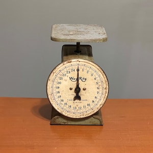 1930s Vintage 1940s Way Rite 25 Lbs Kitchen & Household Scale Hanson Scale Co Cream White Shabby Chippy Rusty Paint Retro Fonts