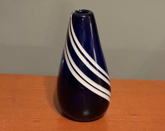 Skookum Art Glass Bud Vase Blue With White Swirl 1980s Vintage Robert Held Canadian 6 1/2" Murano Style