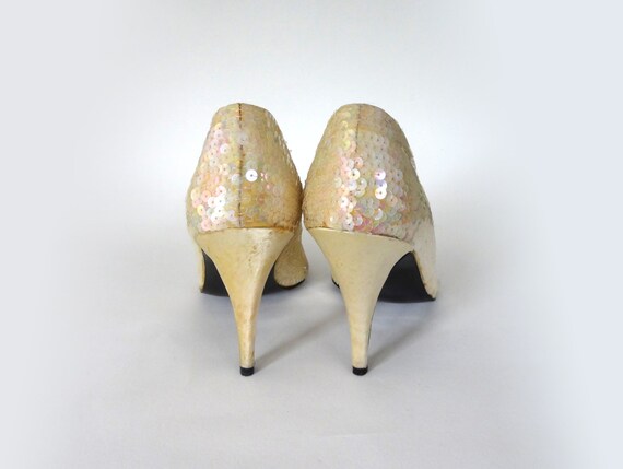 NOS Creamy Yellow Gold Sequined Pointy Toe Pumps … - image 3