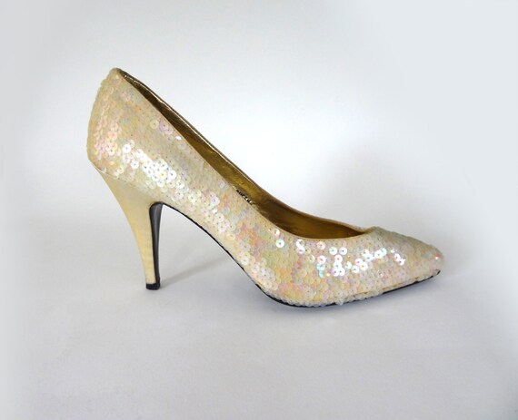 NOS Creamy Yellow Gold Sequined Pointy Toe Pumps … - image 5