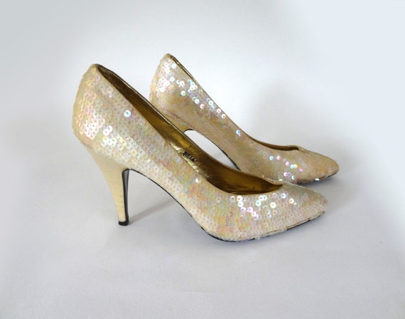 NOS Creamy Yellow Gold Sequined Pointy Toe Pumps … - image 2