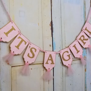 Bannière rose et or C'est une fille : décoration de baby shower en relief