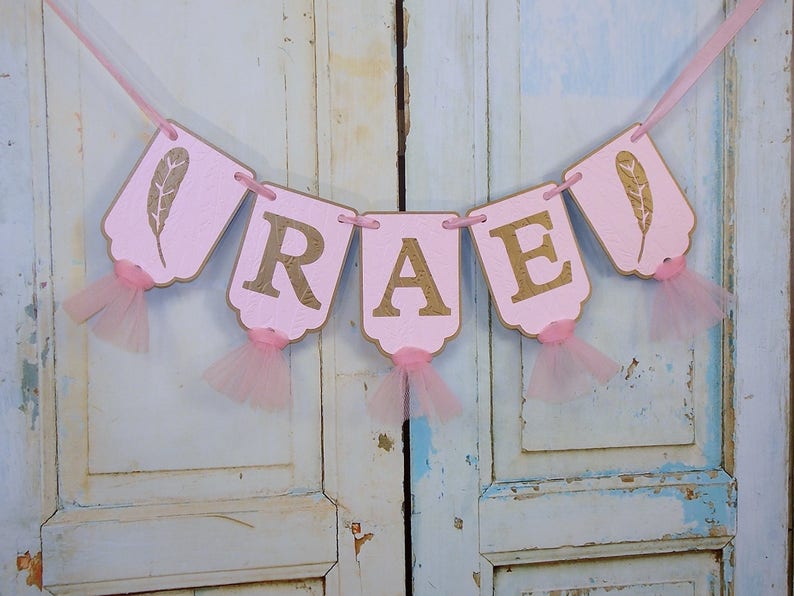 Estandarte de nombre de niñas con plumas, decoración de cumpleaños de oro rosa, baby shower boho, cumpleaños de plumas, decoración de baby shower de niñas, salvaje imagen 3