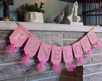 Bannière prénom fille, bannière rose et or avec tulle, décoration de baby shower, décoration d'anniversaire de fille, nom de chambre d'enfant, prénom de fille