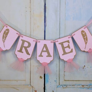 Estandarte de nombre de niñas con plumas, decoración de cumpleaños de oro rosa, baby shower boho, cumpleaños de plumas, decoración de baby shower de niñas, salvaje imagen 5