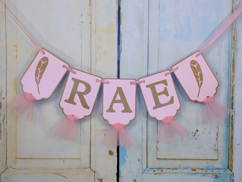 Estandarte de nombre de niñas con plumas, decoración de cumpleaños de oro rosa, baby shower boho, cumpleaños de plumas, decoración de baby shower de niñas, salvaje imagen 5