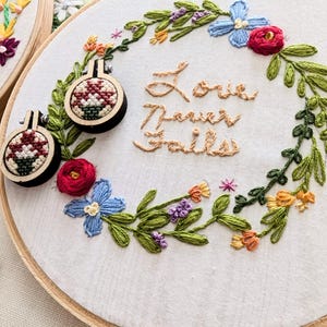 Mini Embroidery Hoop Needle Minder, Repurposed Cross Stitch, Magnetic Needle Keeper, Needle Nanny