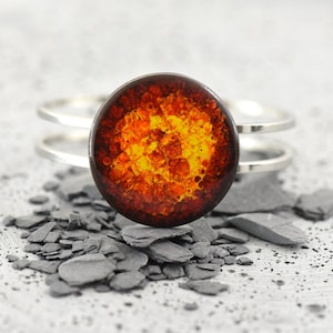 火山、溶岩、火をイメージしたセラミックブレスレット、ステンレススチール製サポート。