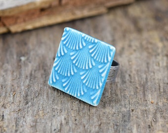 Artisanal ring in blue ceramic japanese style seigaiha, adjustable support