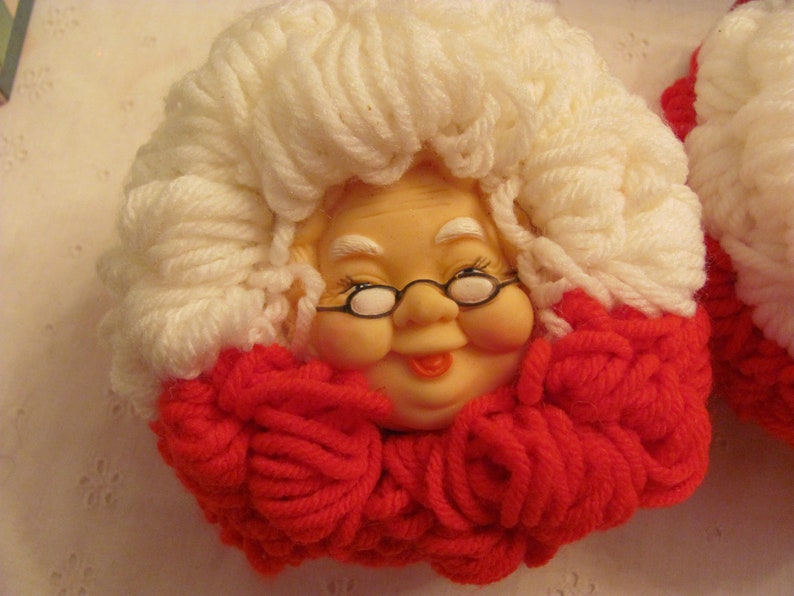 Hand Made Yarn Ball Santa /& Mrs Claus Face Christmas Ornaments