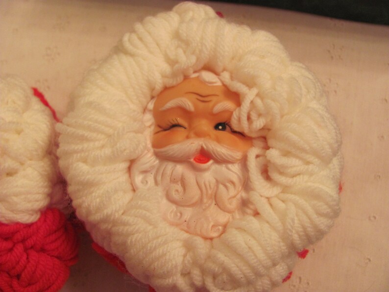 Hand Made Yarn Ball Santa /& Mrs Claus Face Christmas Ornaments