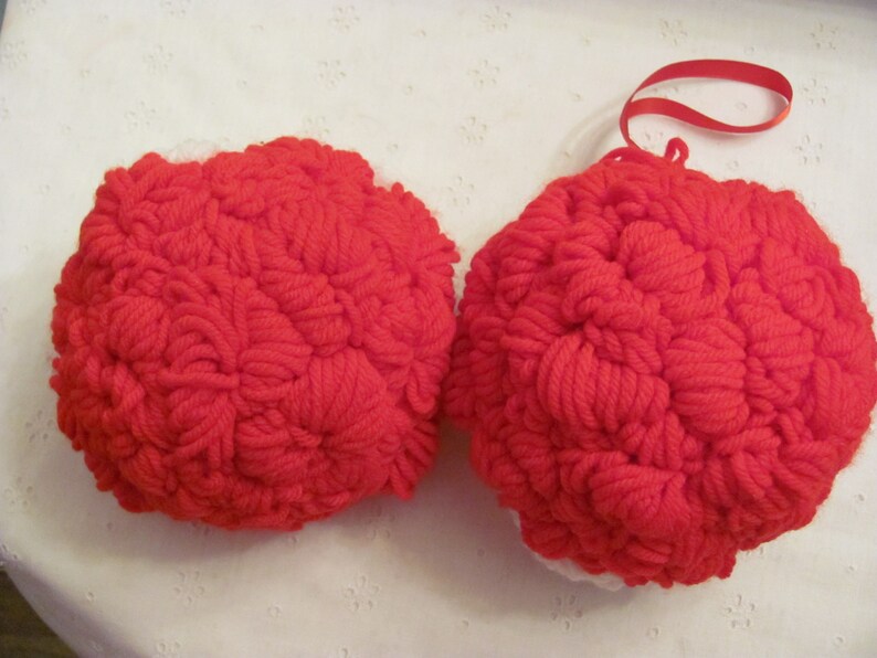 Hand Made Yarn Ball Santa /& Mrs Claus Face Christmas Ornaments