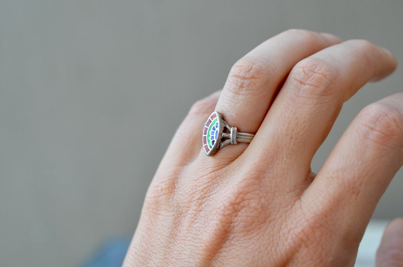 Silver /& enamel flower design ring Indian vintage green oval rainbow 925 India hindu red blue
