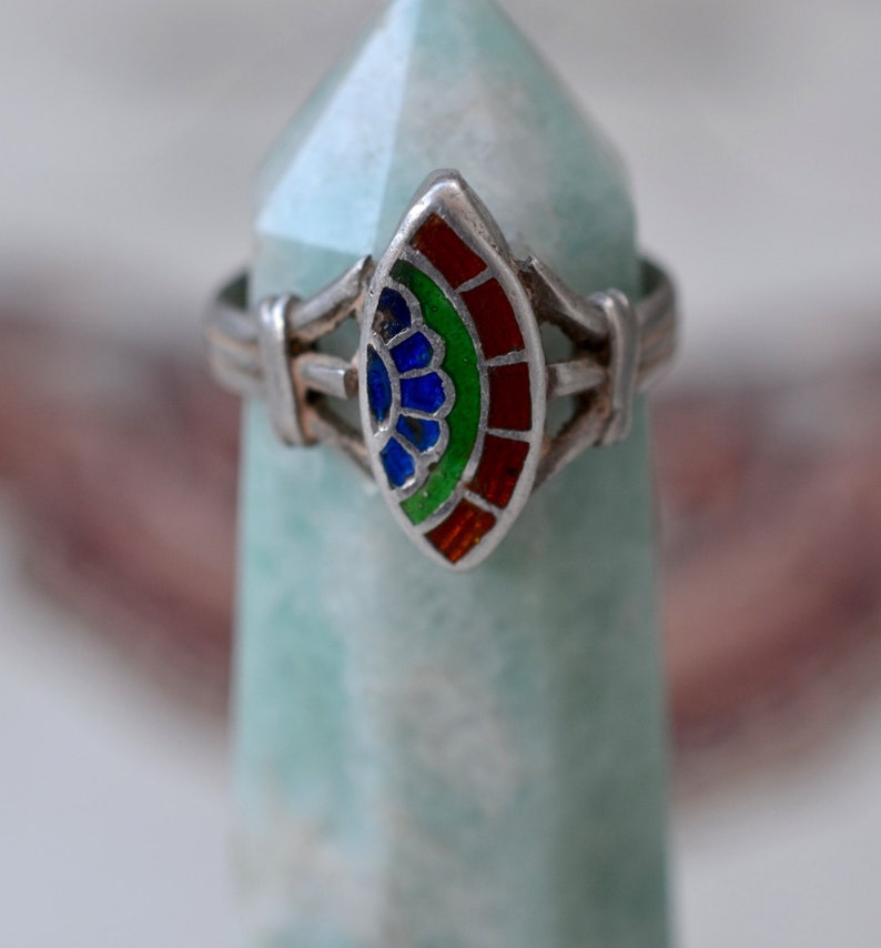 Silver /& enamel flower design ring Indian vintage green oval rainbow 925 India hindu red blue