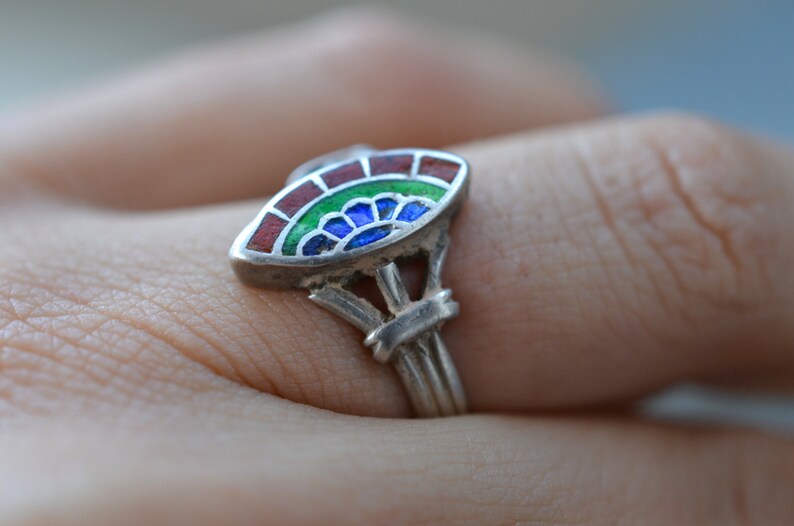 Silver /& enamel flower design ring Indian vintage green oval rainbow 925 India hindu red blue
