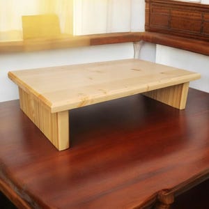 Support pour écran CIDS 18 po. pin 3/4 po. teinté naturel 18 x 12 x 4,75 TV Étagère en bois pour téléviseur, Meubles de bureau, assemblé neuf