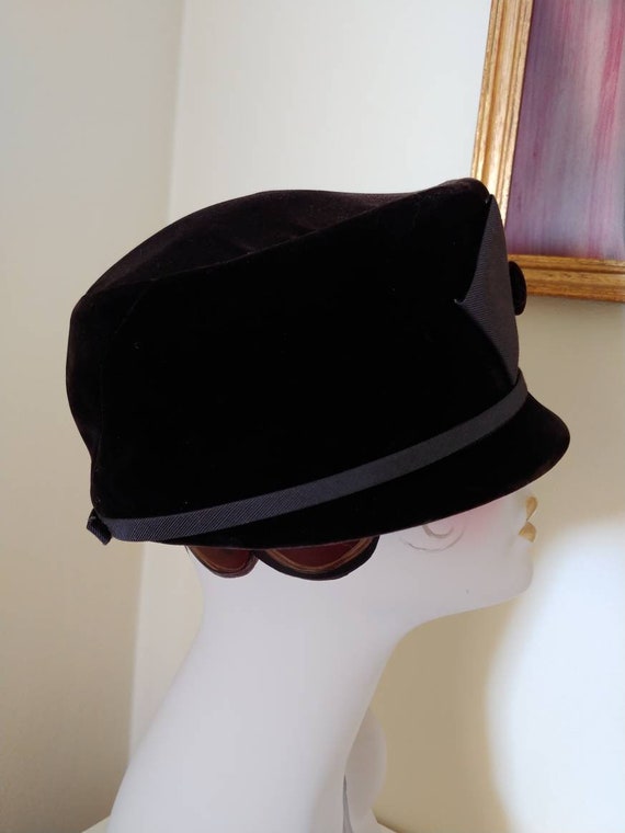 Vintage 1960s dark chocolate brown velvet cloche,… - image 4