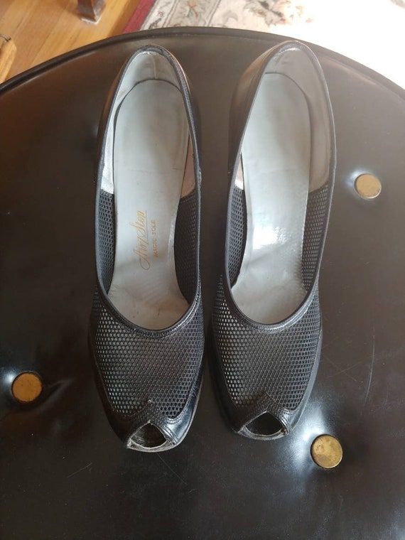 Sz 8.5M 1960/'s Silver Mod Mesh Open-toe Slip-on Pumps