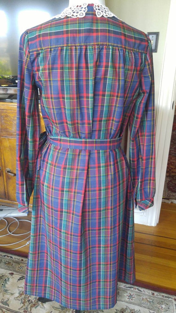 Vintage plaid 1960s shift dress, lace collar, mod… - image 3