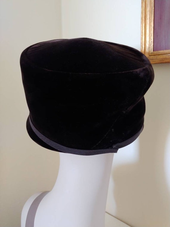 Vintage 1960s dark chocolate brown velvet cloche,… - image 3