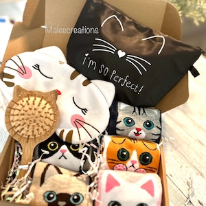 Cat Lover Gift Box: Cosmetic Bag, Socks, Eye Mask & Comb