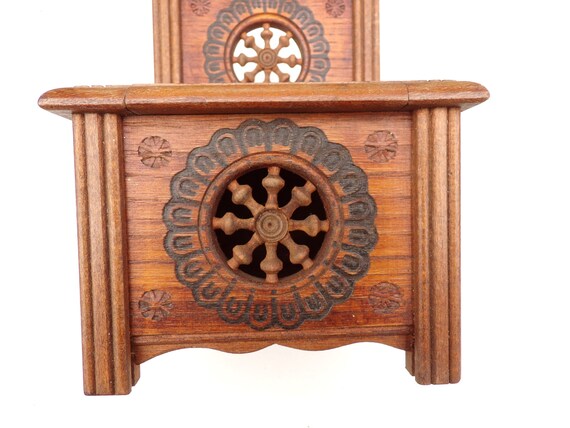 Ancien Coffre en Bois Sculpté Mobilier de Poupée Breton Vintage