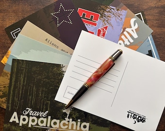 Zestaw 2 zabytkowych pocztówek z potworami - Bigfoot Aliens Mothman, stwory folklorystyczne - fantazyjny prezent papierniczy