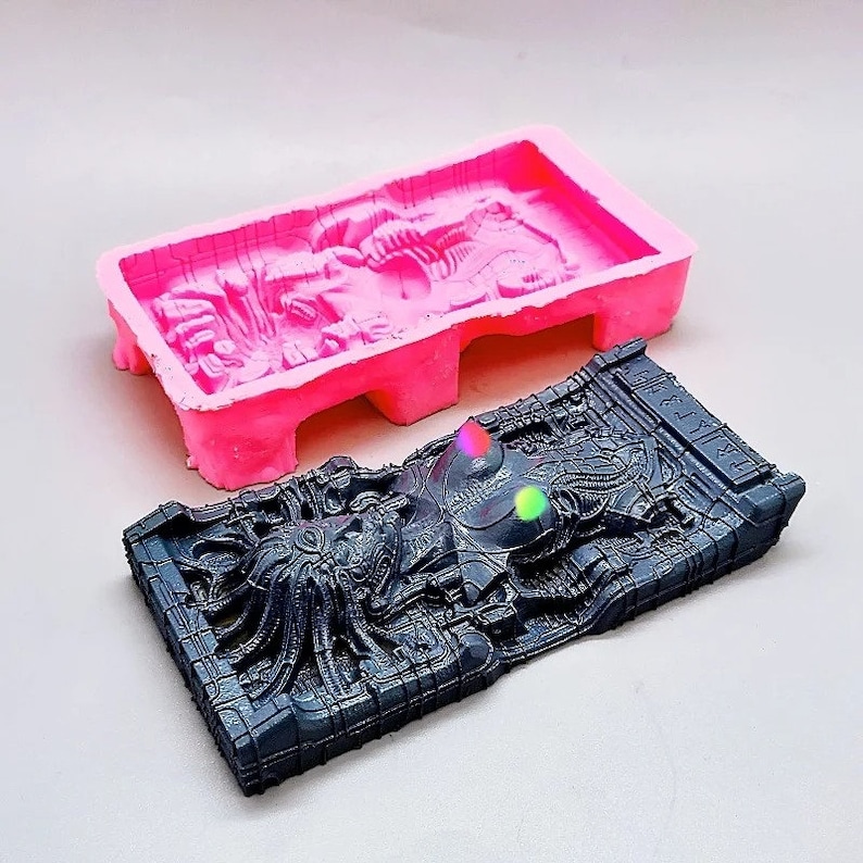 3D Alien Queen DIY Resin Gypsum Crafts Halloween Decorative Tools ...