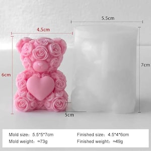 May include: A pink, rose-covered teddy bear candle and a clear cylindrical mold. The finished candle is 4.5 cm wide, 4 cm long, and 6 cm tall. The mold is 5.5 cm wide, 5 cm long, and 7 cm tall. The finished candle weighs approximately 49 grams.