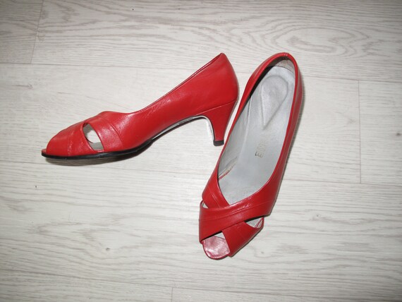 red kitten heel shoes size 6