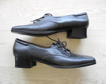Trotters lace up Oxfords, black leather ladies size US 9N approx 6.5 UK/40 EU